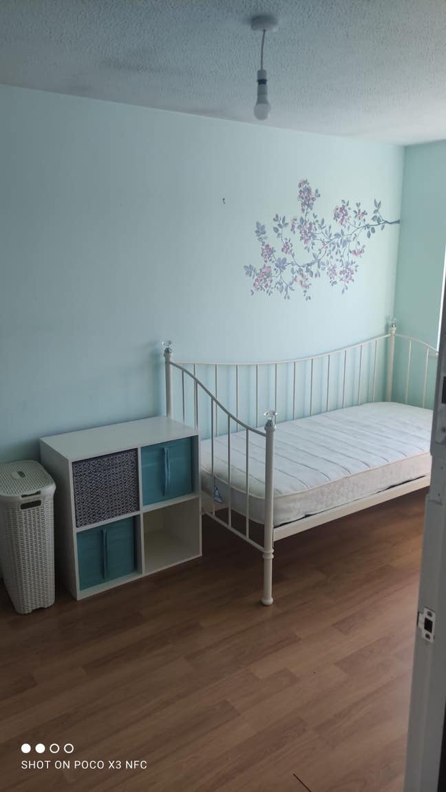Large Double Room Main Photo