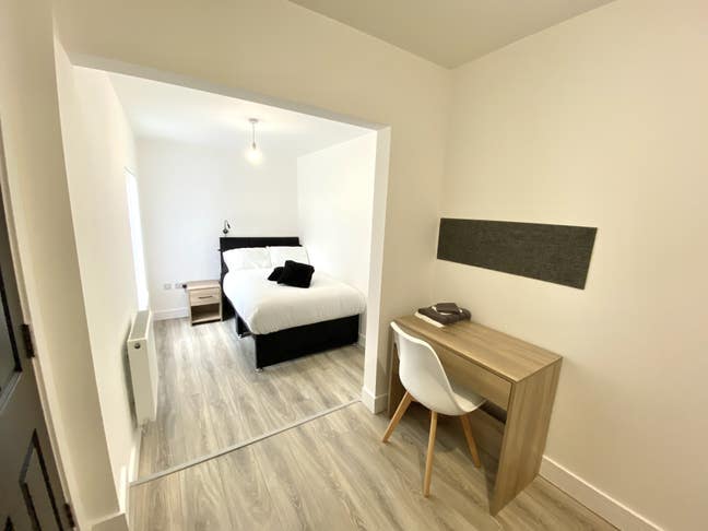 Close to Hospital & BET365 - Ensuite Rooms  Main Photo