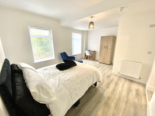 Close to Hospital & BET365 - Ensuite Rooms  Main Photo