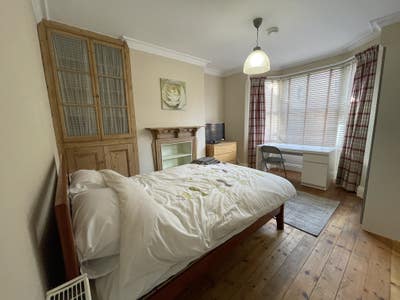 Claremont Road Room close to town & station Main Photo
