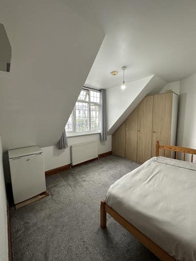 Large Room East Croydon Available NOW! Main Photo