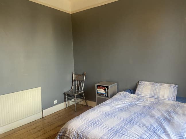 Unique, large, and charming furnished double room. Main Photo