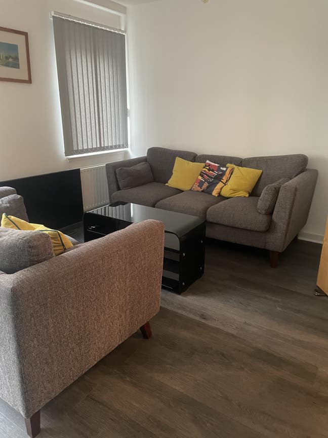 Lovely 2 bedroom flat available Easter road  Main Photo