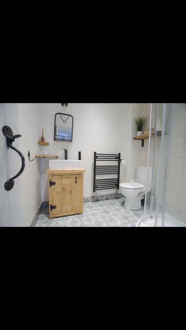 *Bristol* Private room-own bathroom & living room Main Photo