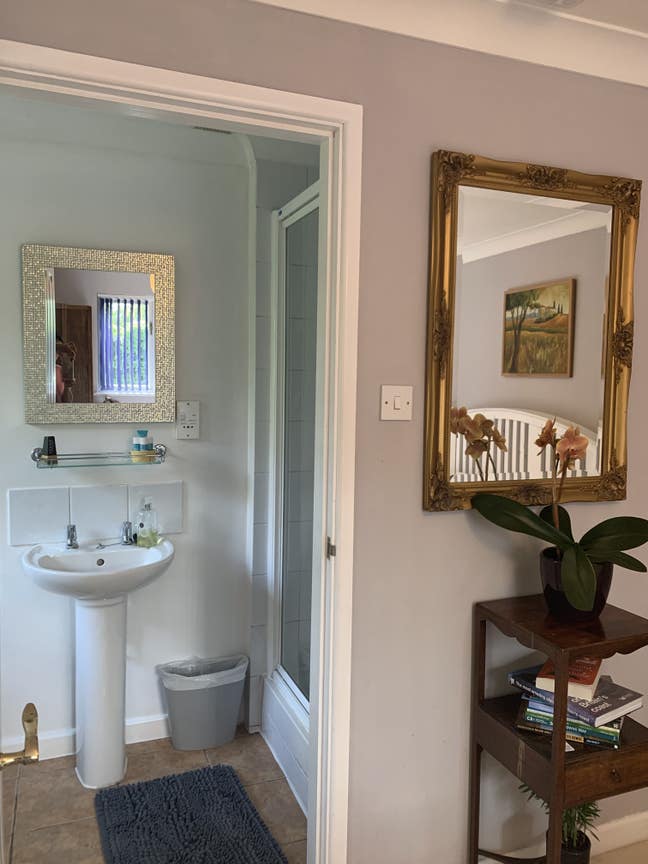 Large double with separate entrance Main Photo