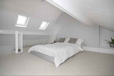 Large, bright double room available in Sharrow Main Photo