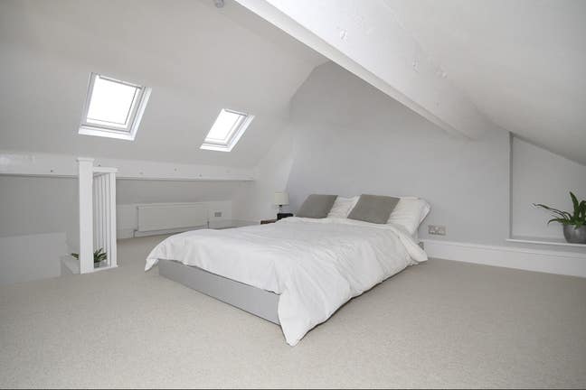 Large, bright double room available in Sharrow Main Photo