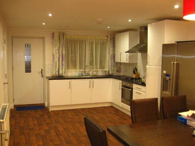Elegant Double Room in a Quiet Newly Modern House Main Photo