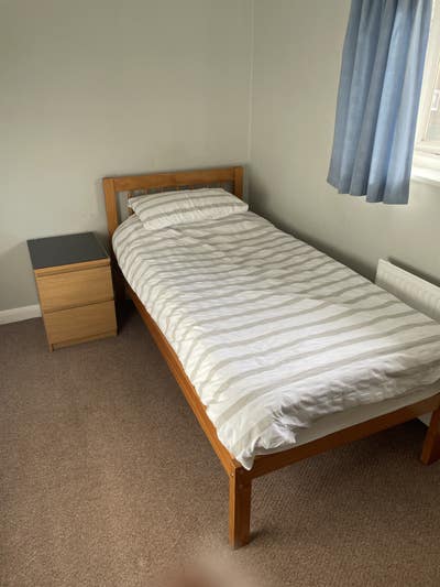 Single room in shared house Main Photo