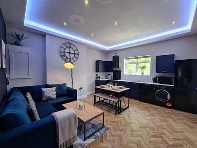   female preferred 3 bed flat (room only)with ensuite
 Main Photo