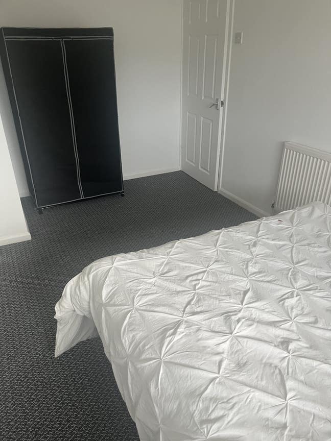 Large furnished double room  Main Photo