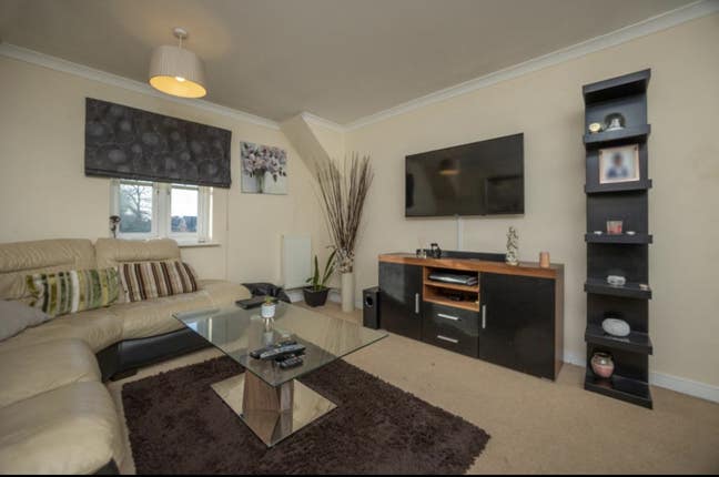 2 Bedroom Flat, Shinfield, RG2 Main Photo
