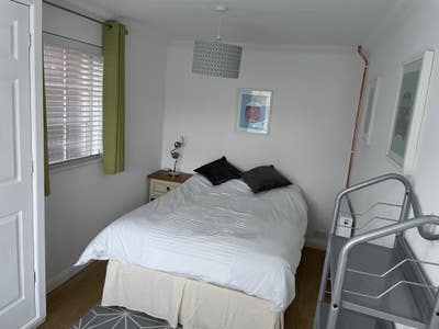 Double Rm. Monday-Friday Only. Close to Ydh & Town Main Photo