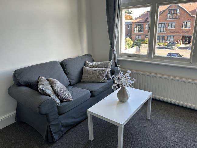  One  Bed  Flat  (17YTR3) Main Photo