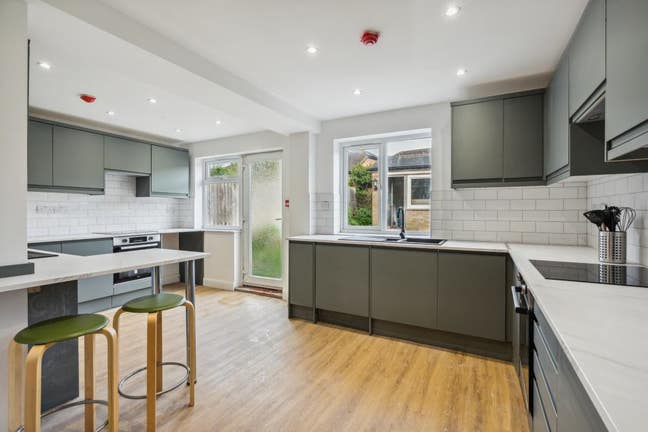 1 room in modern prof house share. Main Photo