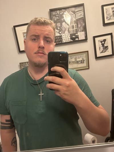 Professional seeking bedroom Main Photo