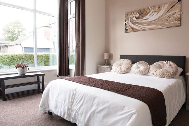 Brand New Immaculate Double Room Available Now ! Main Photo