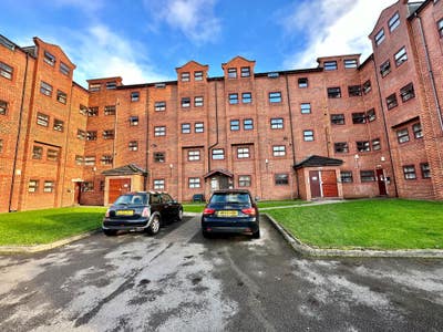 One Double Room Available to Rent  Main Photo