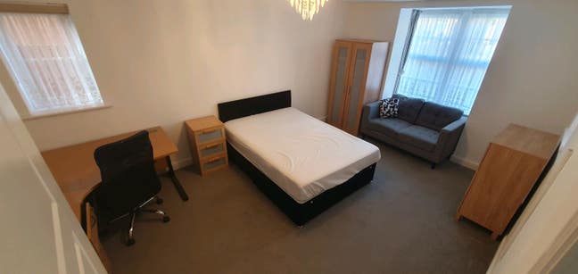 Large Ensuite for Couples Main Photo