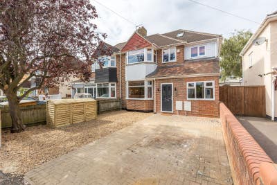 Ensuite Rooms Available 🏡 Herschel Crescent  Main Photo