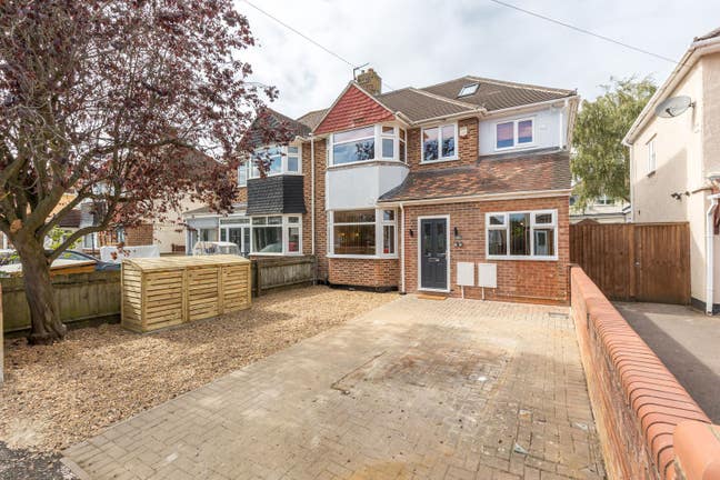 Only 1 Room Left with Ensuite!🏡 Main Photo