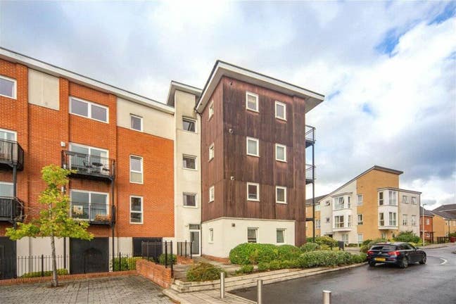 2 bedroom flat available in Kennet island, Reading Main Photo