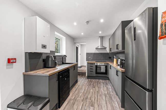 Beautiful Bayswater - Two Ensuite Rooms Available! Main Photo
