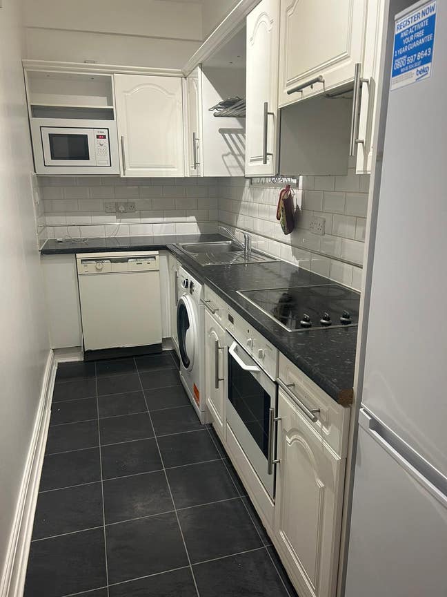 Large double room next to Ealing Hospital Main Photo