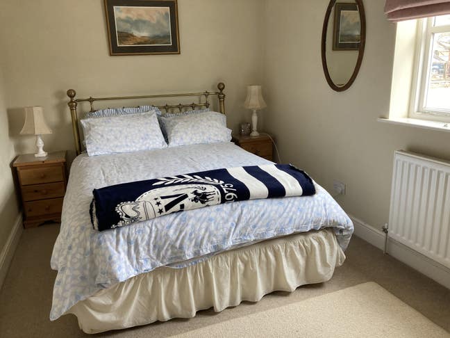 Double Room with Large Shared Bathroom Main Photo