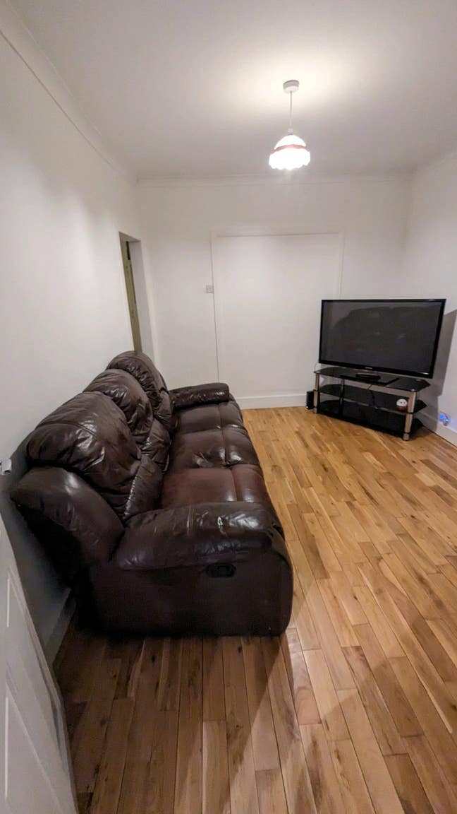 One single bedroom to rent in a shared house. Main Photo