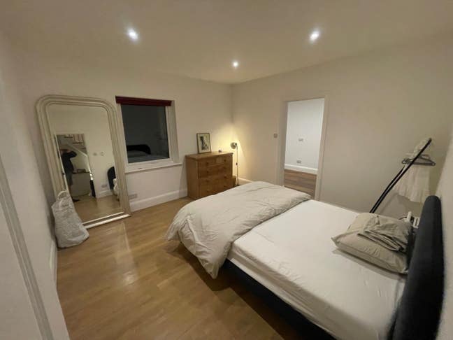 Room with study and ensuite  Main Photo