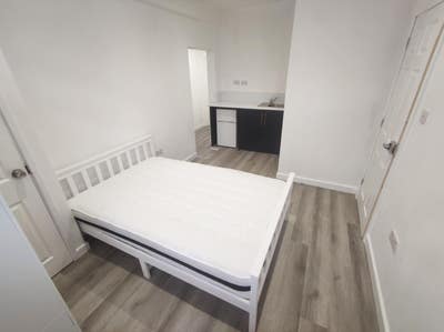 En-suite Double Room - (Lower sydenham Station) Main Photo