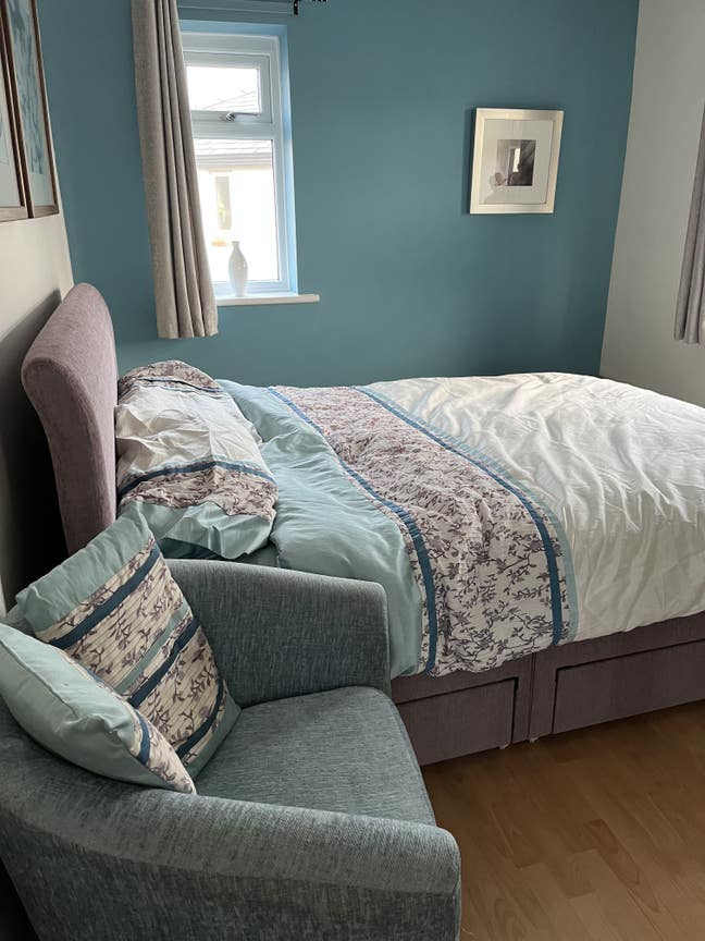 Double bedroom in 3-bed house, quiet village Main Photo