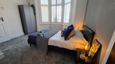 En-Suite Room Balmoral Road - Westcliff Main Photo