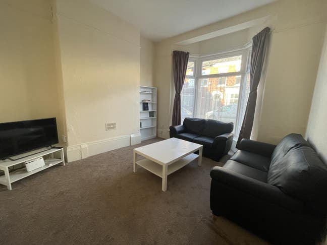 Lovely rooms off Newland Avenue! Students Welcome. Main Photo
