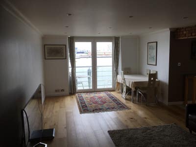 Luxury quiet warm large double room available  Main Photo
