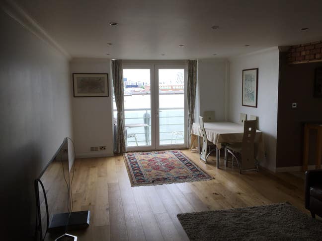 Luxury quiet warm large double room available  Main Photo