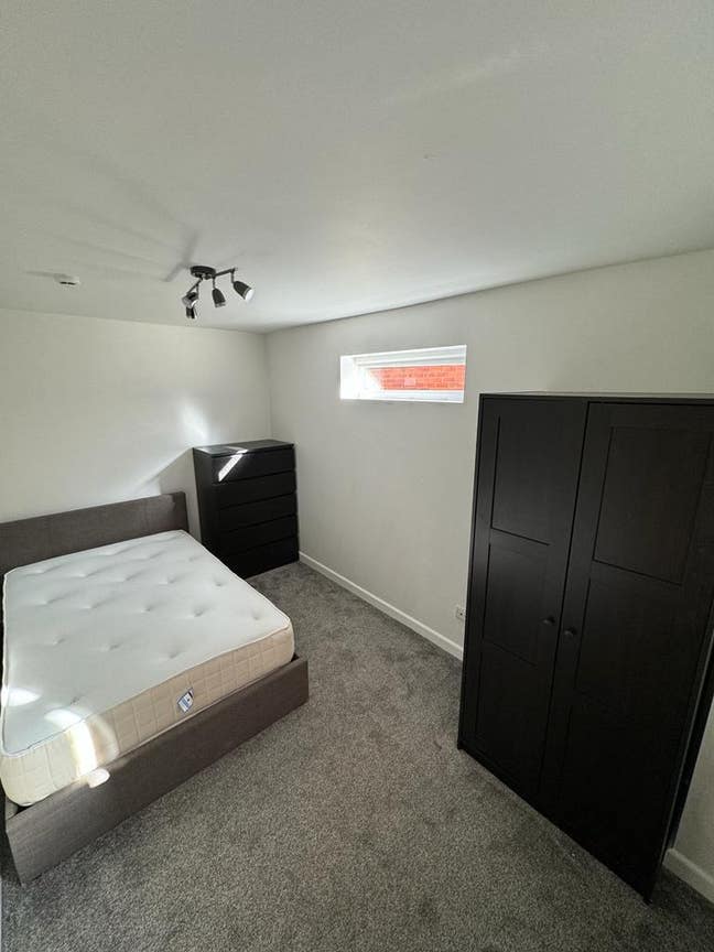 Refurbished Double Room to Rent - Licensed Hmo  Main Photo