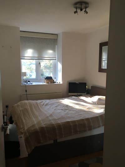Nice clean Double Room in the best location in Bec Main Photo