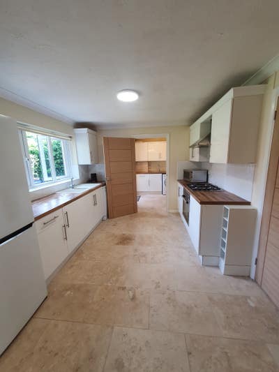 Single Room Detach House nr MET Station Northwood Main Photo