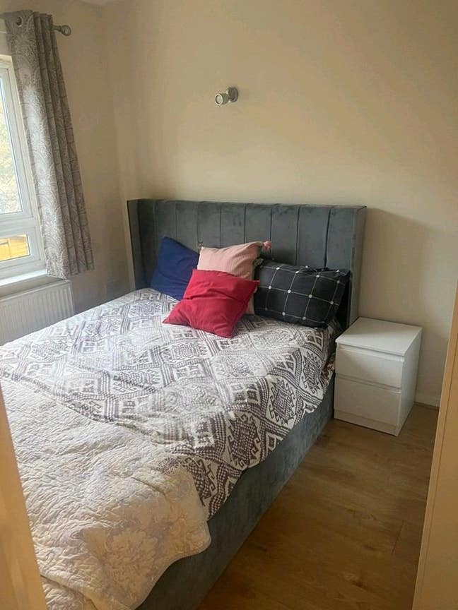 1 Double Room Available Main Photo