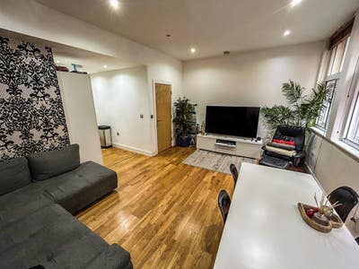 2 bedroom flat in central with 2 bathrooms !  Main Photo