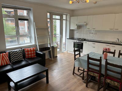 Small Double room to Let in East Dulwich SE22 Main Photo