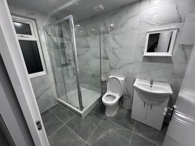 Double Room Available October 11th Main Photo