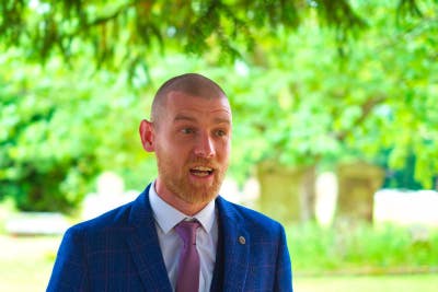 Professional Male seeks a single or double room Main Photo