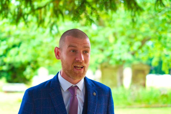 Professional Male seeks a single or double room Main Photo