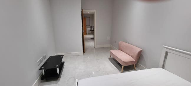 Spare room for let Main Photo