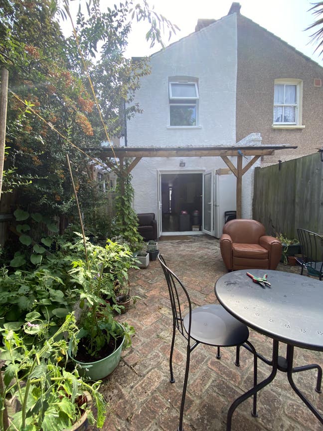 Bedroom with En-suite shower room Main Photo