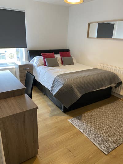 Double Sized Room - All Bills Included! HP13 Main Photo