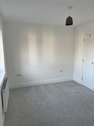 Large Double room (unfurnished) bills included Main Photo